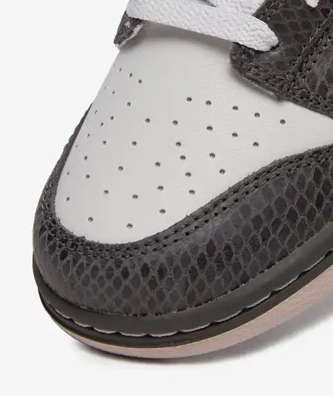 Nike Dunk Low SE Medium Ash Violet Snakeskin — sapatilhas nike dunk portugal