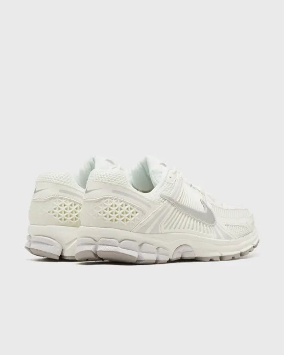 Nike Zoom Vomero 5 Sail Vast Grey Metallic Silver - Arena do Desporto