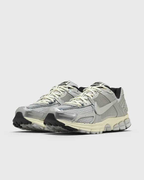 Nike Zoom Vomero 5 Grey Fog Chrome - Arena do Desporto