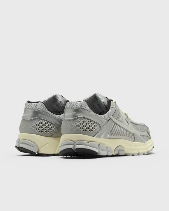 Nike Zoom Vomero 5 Grey Fog Chrome - Arena do Desporto